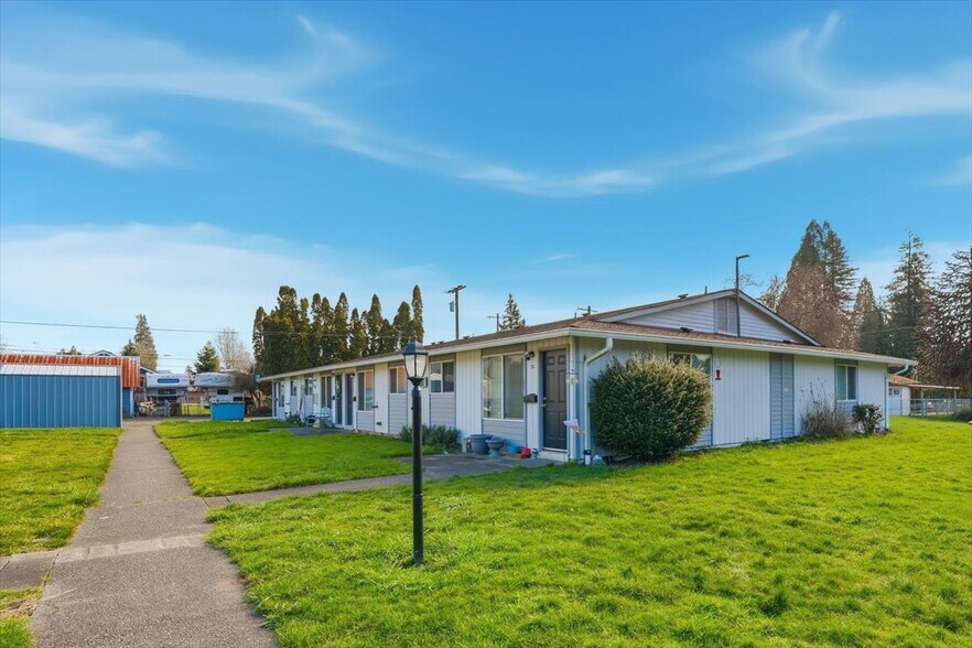 More Photos Of 1100-1105 S Pearl St, Centralia Apartments For Sale