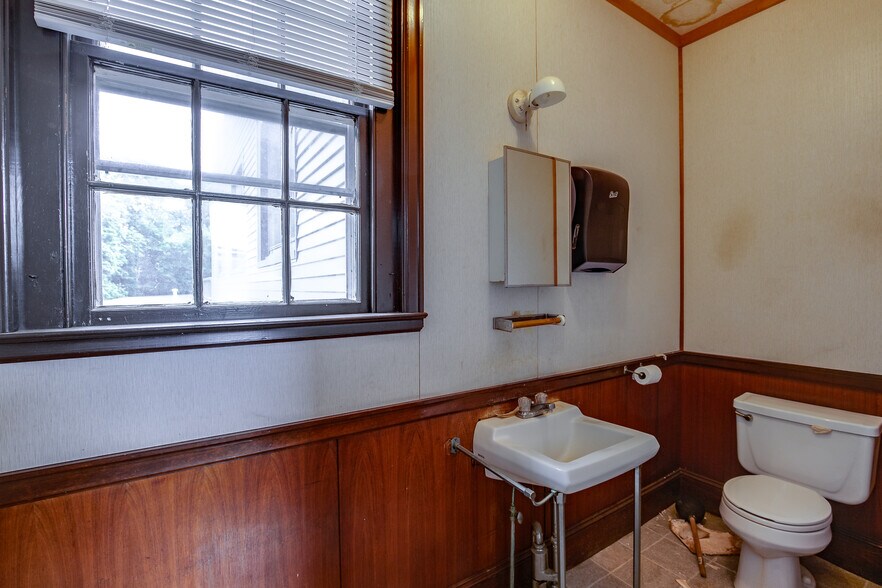 More Photos Of 3661 W Shore Rd, Warwick Warehouse For Sale