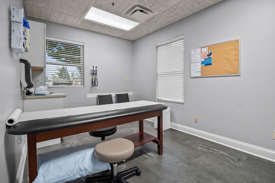 More Photos Of 803 Meyers Baker Rd, London Healthcare For Sale