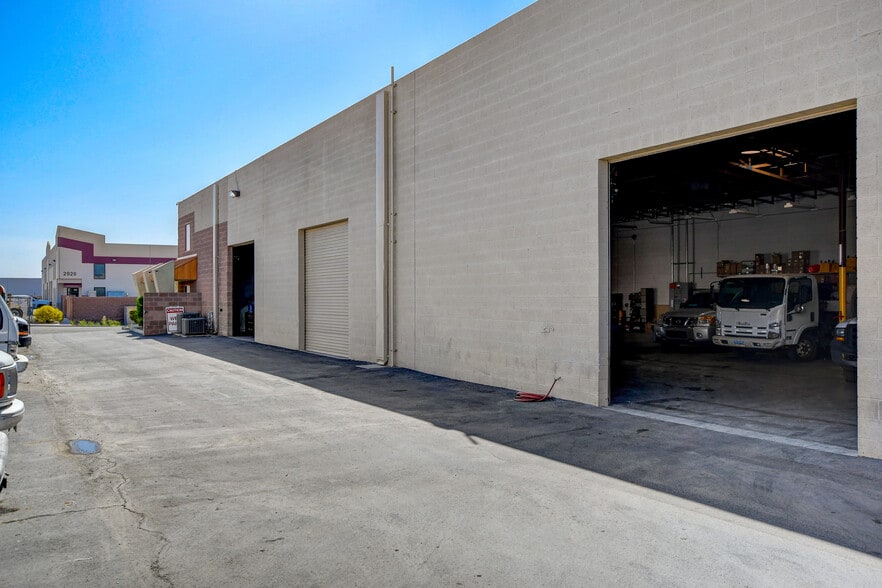 More Photos Of 2925 Brookspark Dr, North Las Vegas Warehouse For Sale
