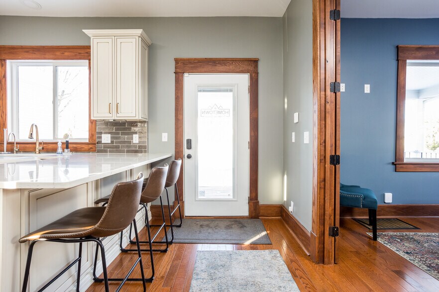 More Photos Of 502 W Main St, Danville Office For Sale