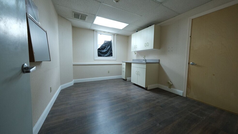 More Photos Of 761 Park Ave, Cranston Medical For Sale