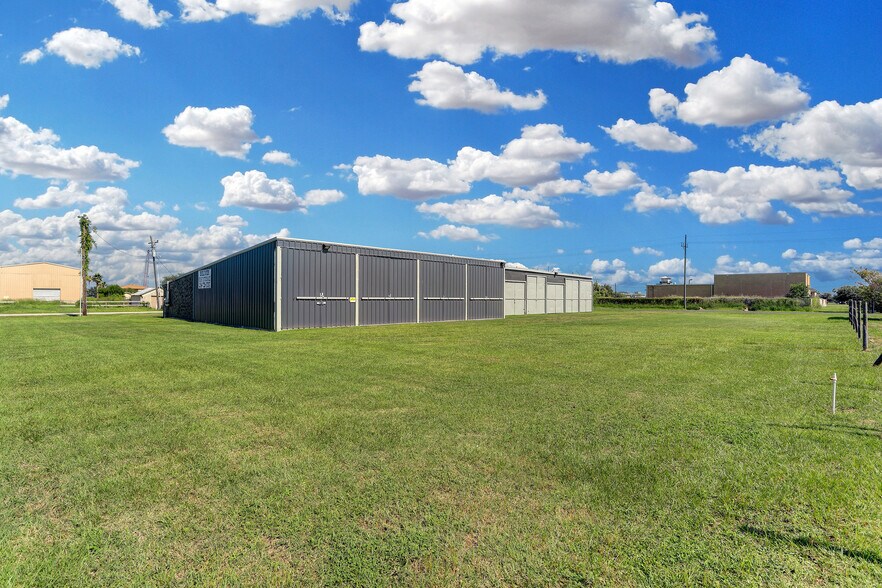 More Photos Of 1426 Nelson Ave, Port Bolivar Warehouse For Sale