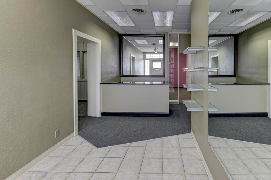 More Photos Of 4003 Pennsylvania Ave, Kansas City Office For Sale