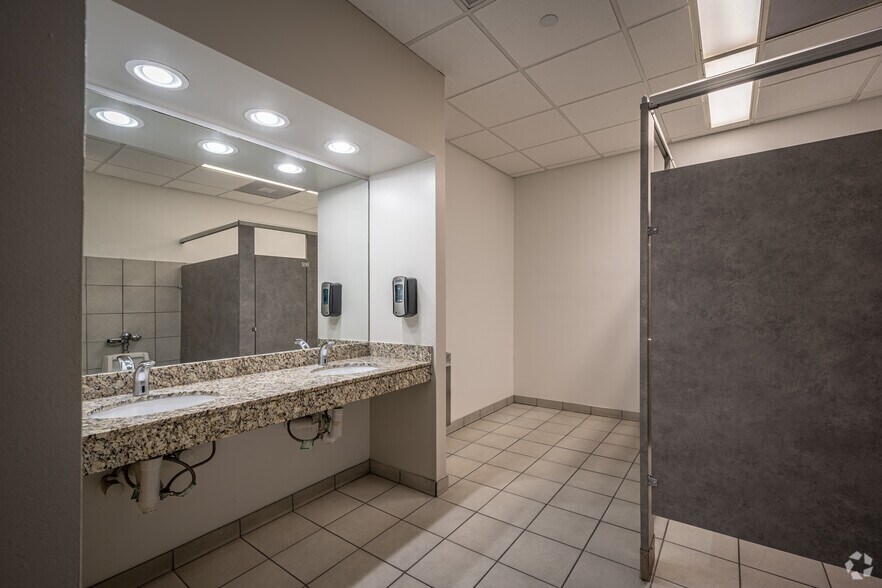 More Photos Of 15915 Katy Fwy, Houston Office For Lease