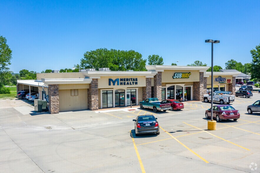More Photos Of 1103 S US Highway 169, Smithville Storefront Retail Office For Lease