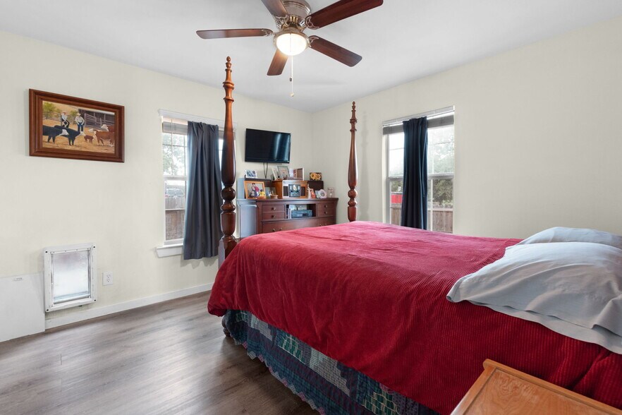 More Photos Of 310 Cortez Trl, Buchanan Dam Trailer Camper Park For Sale