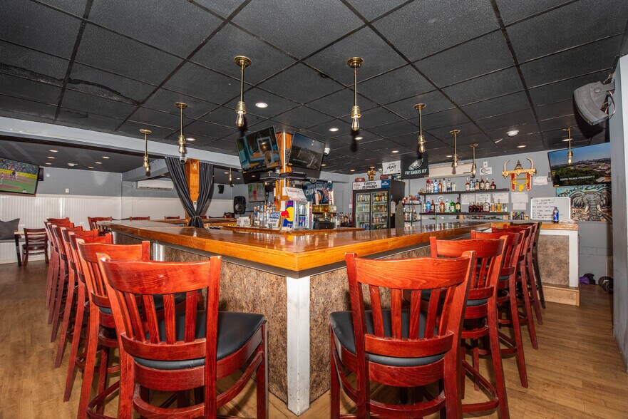 More Photos Of 932 Wyoming Ave, Scranton Bar For Sale