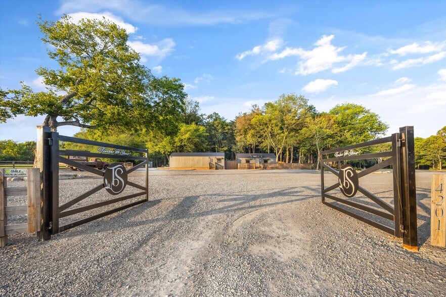 More Photos Of 4201 Pleasant Valley Rd, Union Grove Restaurant For Sale