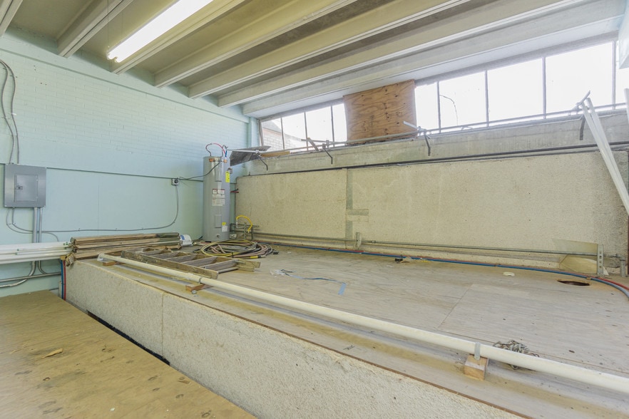More Photos Of 2415 Church St, Galveston Light Distribution For Lease