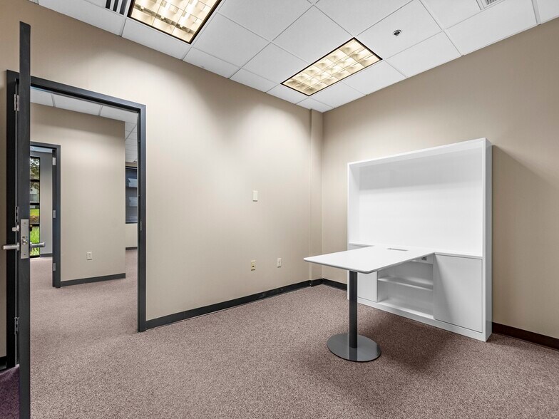 More Photos Of 174 Clarkson Rd, Ballwin Office For Sale