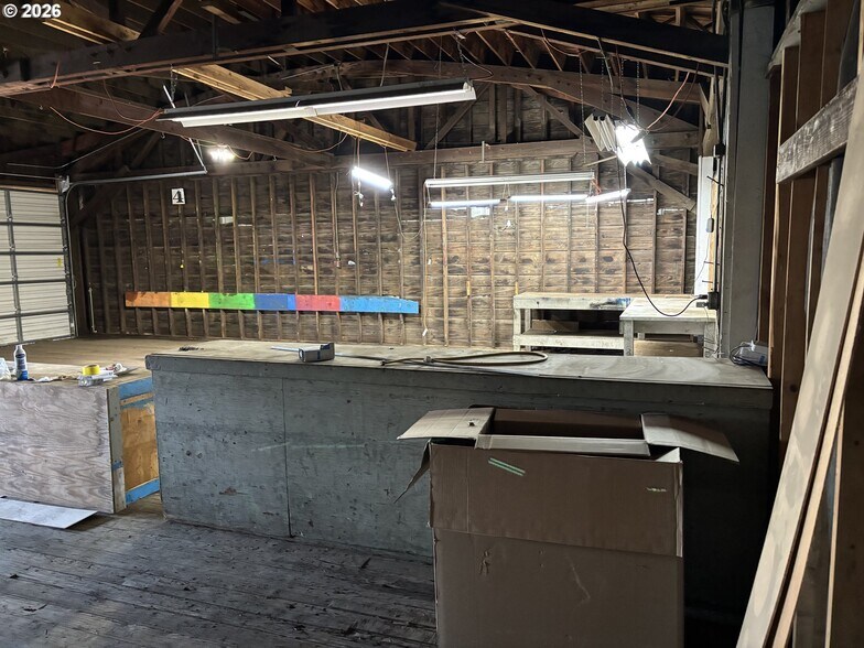 More Photos Of 1466 NE Lafayette Ave, McMinnville Flex For Lease