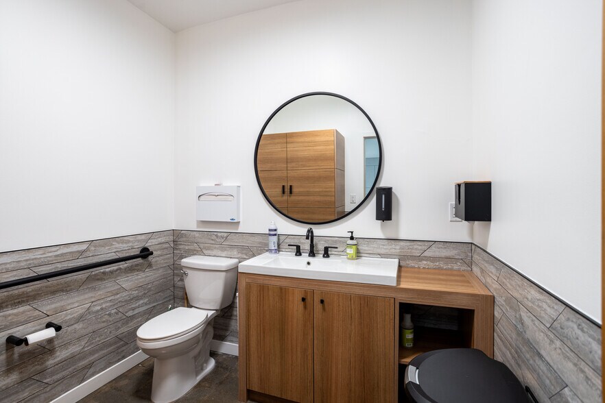 More Photos Of 12421 Venice Blvd, Los Angeles Loft Creative Space For Lease