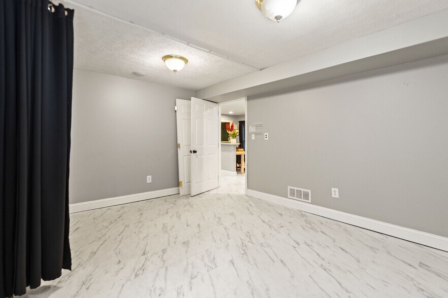 More Photos Of 4418 Main St, Clay City Flex For Sale