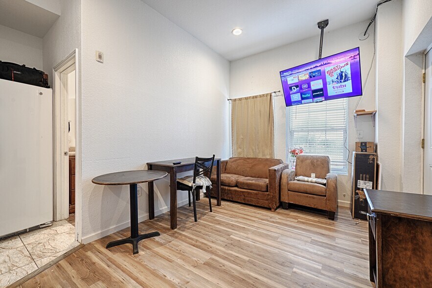 More Photos Of 110 S Main, Dilley Hotel For Sale