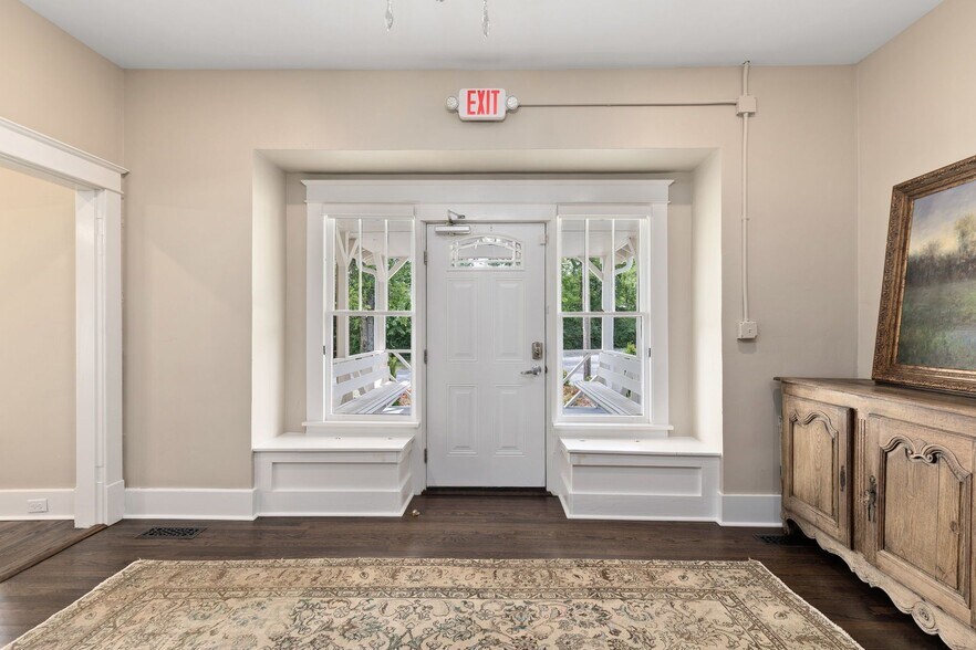 More Photos Of 157 Old Shackle Island Rd, Hendersonville Storefront Retail Office For Sale