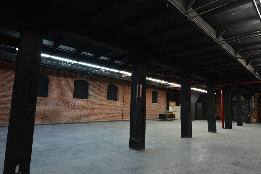 More Photos Of 16 Waverly Ave, Brooklyn Loft Creative Space For Lease