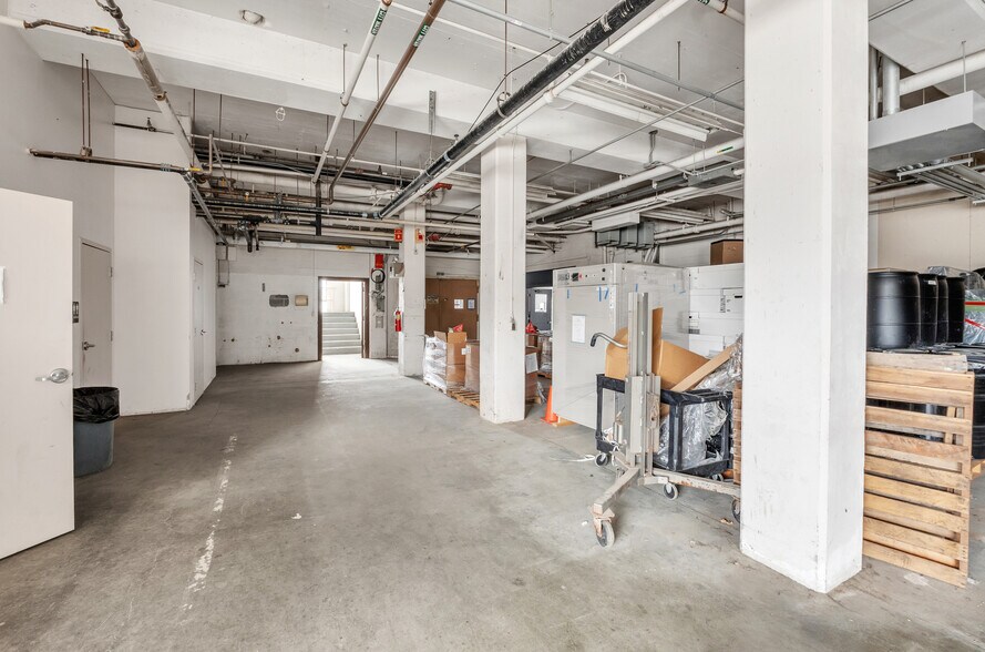 More Photos Of 10 Cabot St, Southbridge Warehouse For Lease
