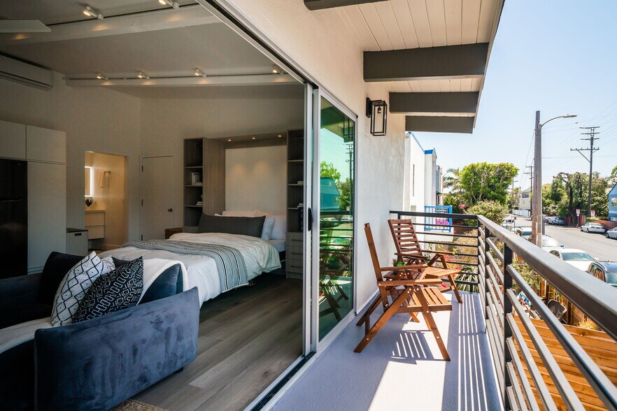 More Photos Of 2602 Pacific Ave, Venice Apartments For Sale