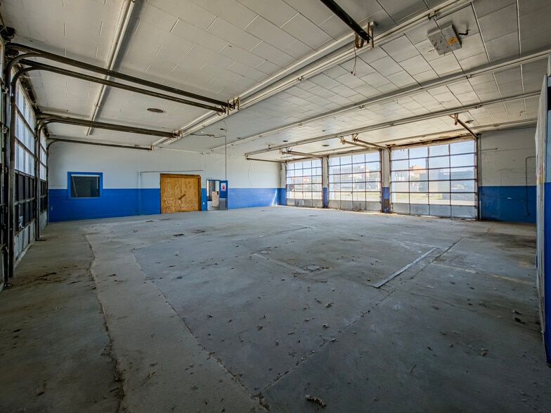 More Photos Of 104 3rd St E, Tifton Freestanding For Lease