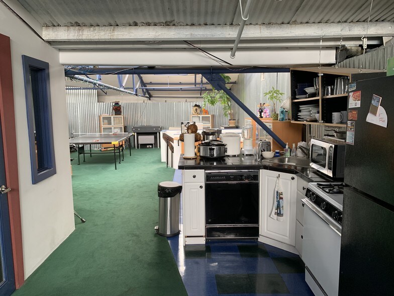 More Photos Of 1825 Stanford St, Santa Monica Research And Development For Lease