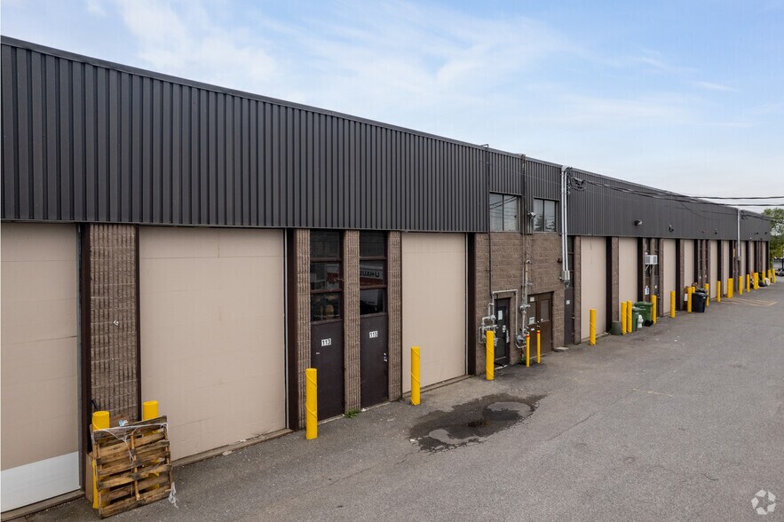More Photos Of 7701-7749 Rue Cordner, Montréal Warehouse For Lease