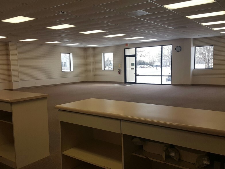 More Photos Of 760 Kacena Dr, Hiawatha Warehouse For Lease