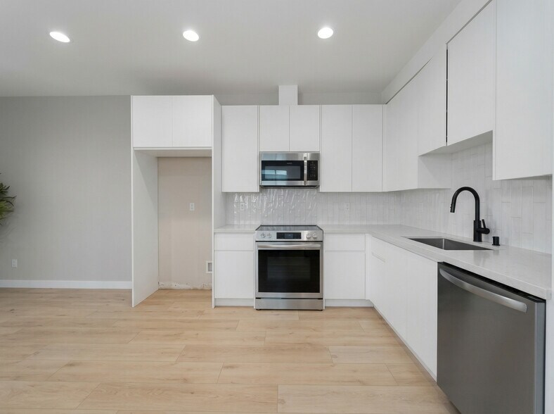 More Photos Of 5075 Pickford St, Los Angeles Apartments For Sale