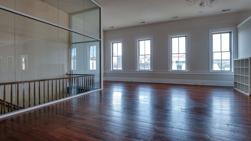 More Photos Of 36 W Broughton St, Savannah Office For Lease