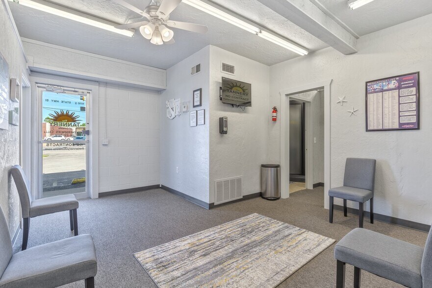 More Photos Of 14110 OK-51, Coweta Office For Sale