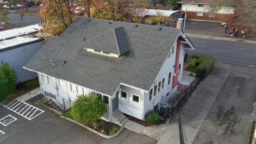 More Photos Of 990 W 7th Ave, Eugene Office For Sale