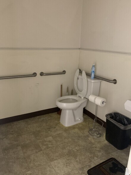 More Photos Of 2442 SE 1st St, Redmond Industrial For Lease