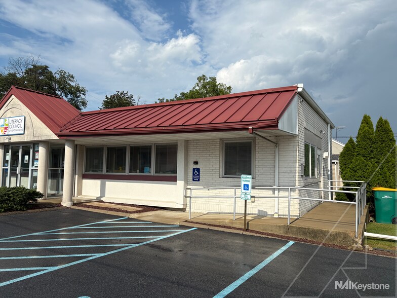 More Photos Of 35 S Dwight St, West Lawn Office For Lease