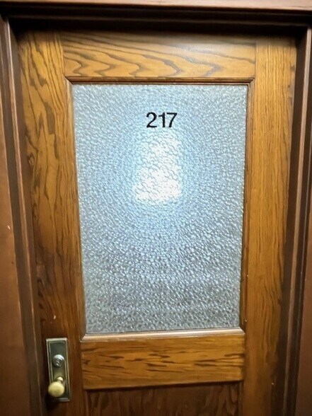 More Photos Of 100 N Chestnut St, Champaign Office For Lease