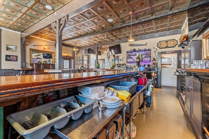 More Photos Of 315 Main St, Ferndale Hotel For Sale