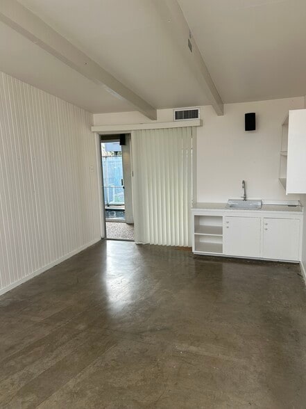 More Photos Of 4916 Kelvin Dr, Houston Freestanding For Sale