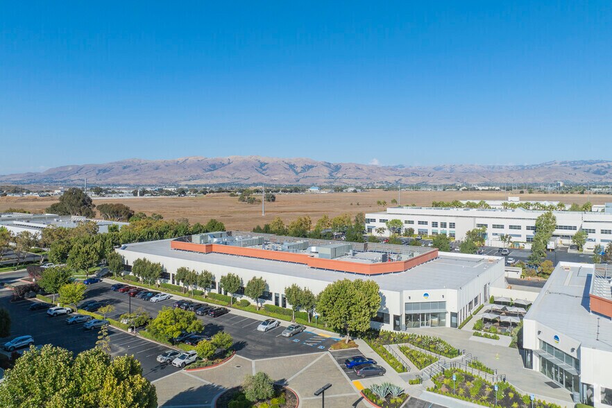 More Photos Of 140 Baytech Dr, San Jose Research And Development For Lease