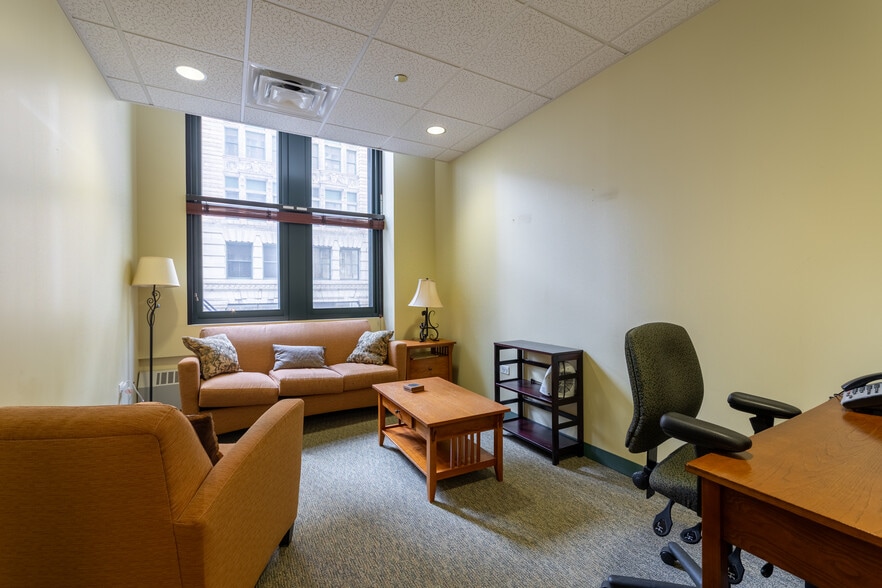 More Photos Of 50 E Washington St, Chicago Office For Sale