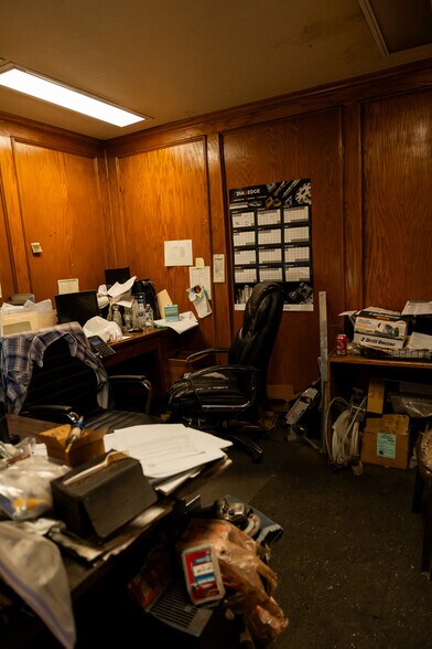 More Photos Of 1630 N Interstate 35 E, Lancaster Flex For Sale