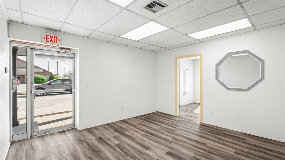 More Photos Of 8720 S Penn Ave, Oklahoma City Office For Sale