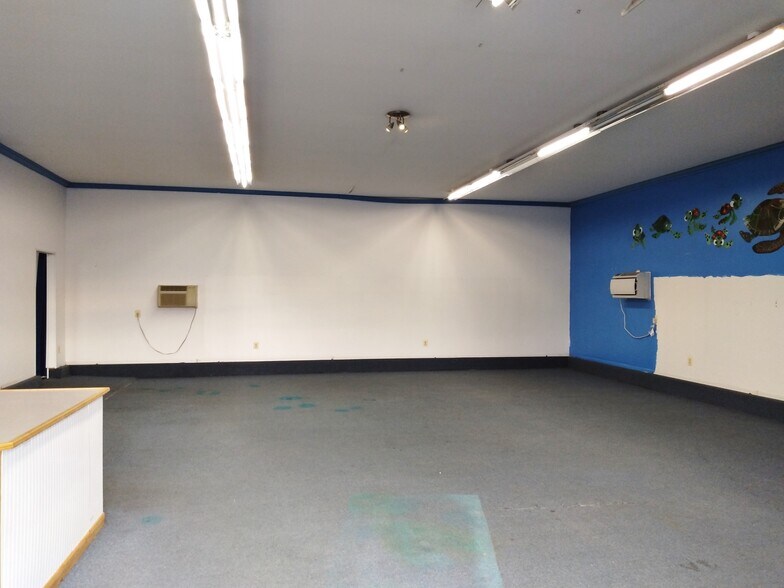 More Photos Of 3321 Main St, Manchester Self Storage For Lease