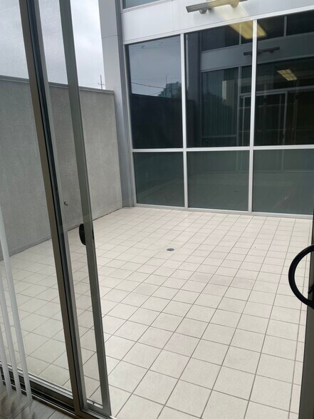 More Photos Of 2332 Cotner Ave, Los Angeles Loft Creative Space For Lease