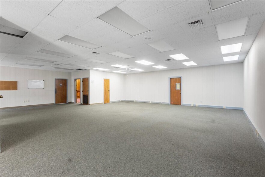 More Photos Of 9846 State Highway 31 E, Tyler Medical For Sale