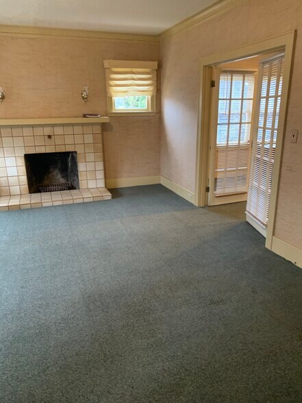 More Photos Of 980 Market St NE, Salem Office For Sale