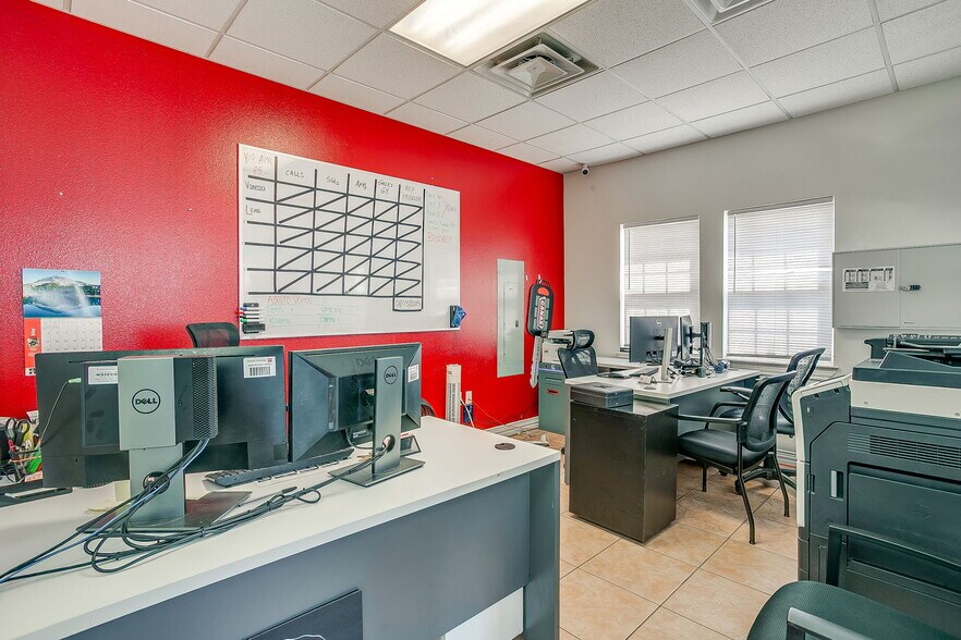 More Photos Of 1300 Jacksboro Hwy, Fort Worth Auto Dealership For Lease