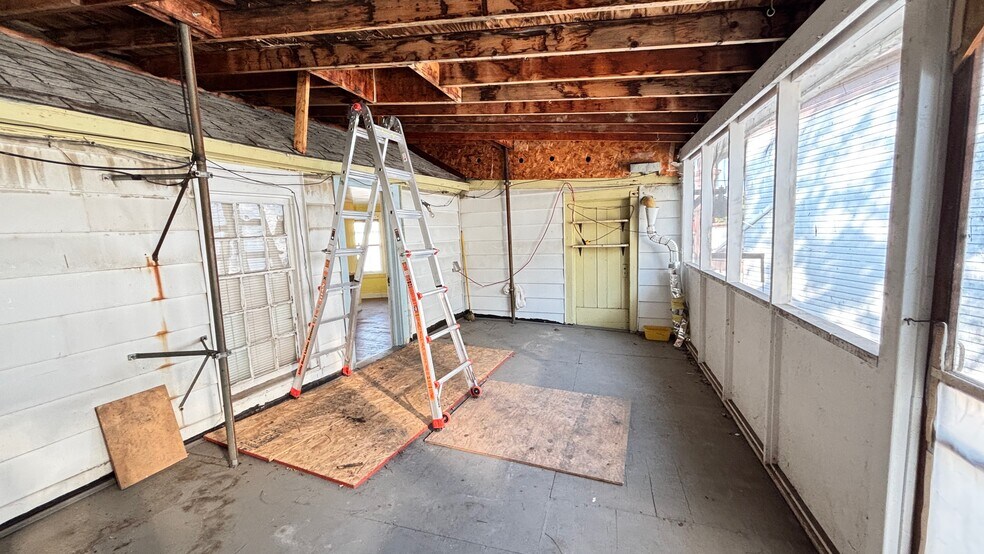 More Photos Of 801 Columbia St, Hudson Storefront Retail Residential For Sale