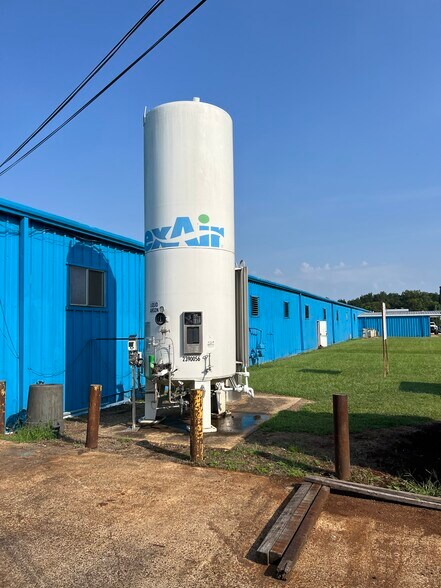 More Photos Of 305 S Main St, Como Manufacturing For Sale