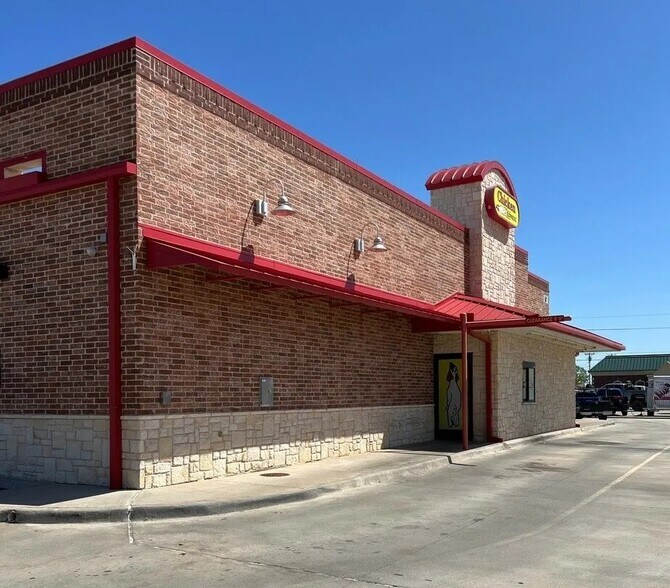 More Photos Of 601 E Main St, Weatherford Fast Food For Sale