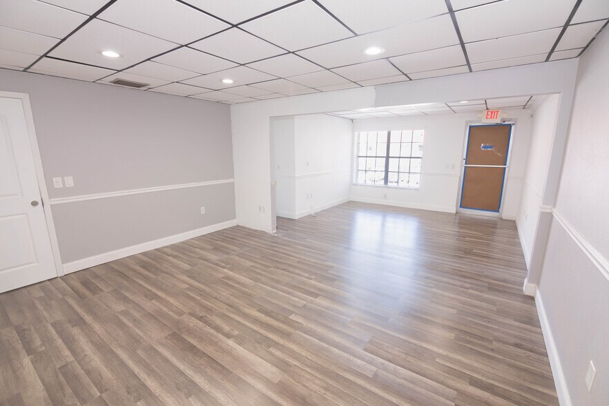 More Photos Of 721 Us Highway 1, North Palm Beach Office For Sale