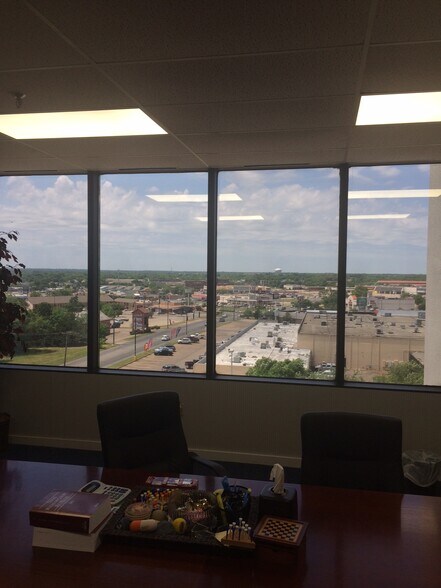 More Photos Of 1800 Teague Dr, Sherman Office For Lease